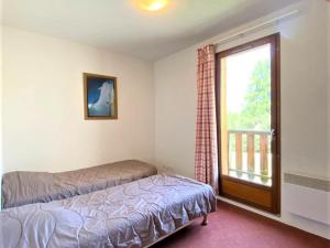 Chalet 3 pièces à La Joue du Loup avec parking, 7 personnes - FR-1-863-4