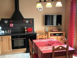 Chalet rénové 6 pers avec WIFI et parking gratuit à La Joue du Loup - FR-1-863-15