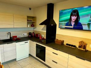 Chalet rénové 6 pers, TV connectée, WiFi, parking, animaux admis - FR-1-863-17