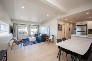 Bayview Retreat King Beds Rock View EV Charger
