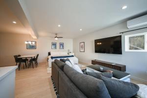 Harbor Retreat EV Charger King Walk to Rock