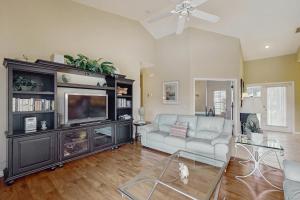 Falcons Glen at Lely Resort