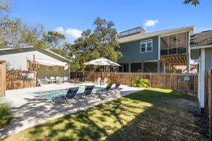 4bdrm OKI Gem - Steps to Beach with Poolside Oasis