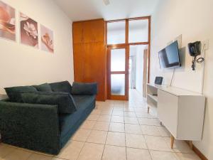 Apartamento com vista para o mar e piscina