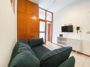 Apartamento com vista para o mar e piscina