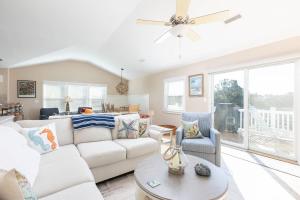 Corolla Getaway with Private Pool 5 mins to Beach