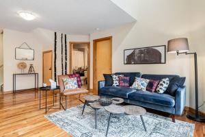 Cozy 2 BR Condo plus Gym with Stunning Mountain View