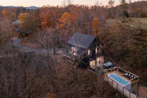 Heated Hydro Pool -Spa - Plunge - Luxe AVL Retreat