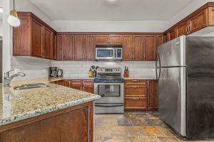 Rockies Getaway Condo With Mountain View