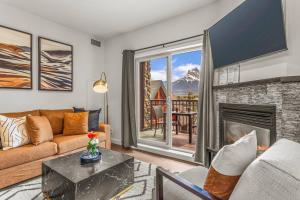 Rockies Getaway Condo With Mountain View