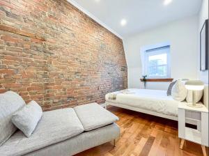 Modern 2BR Haven - Prime Location