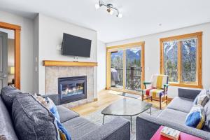 Peaceful 2BR Retreat with MTN Views Close to Banff