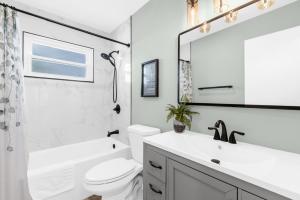 Resort Stay Near Disney Bright Gym Hot Tub