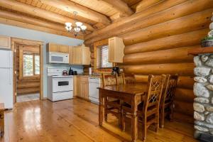 Beautiful Rustic Chalet in the Heart of Rockies