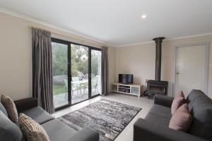 Bush Rock Touchdown Cottages