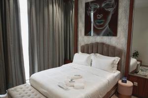 Luxurious 3 BR Apt in Park Gate Residences