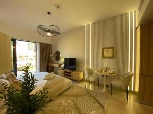 Cozy Studio Apartment with Balcony