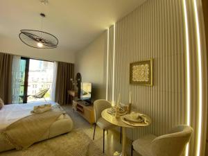 Cozy Studio Apartment with Balcony