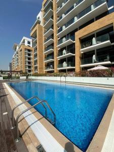 Stylish studio with Pool and Gym access.