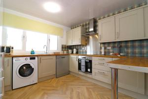 Modern 3BR Home with Parking