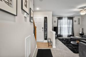 Roomy Getaway Elevate Your Stay, 6 Mins to RIC