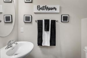 Roomy Getaway Elevate Your Stay, 6 Mins to RIC