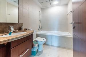 Modern and Cozy One BHK Apt - Heart of Downtown Dubai