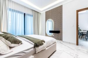 Modern 1BR Apt in Azizi Riviera 51 - Pool and Gym