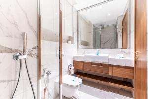 Modern 1BR Apt in Azizi Riviera 51 - Pool and Gym