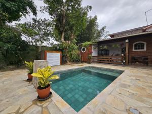 Linda casa com piscina, pertinho da praia!