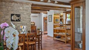 Rustic villa Nonna Lucia with pool in Groznjan