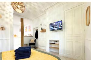 Studio Agabane - By BEST KEYS - Centre-Ville - Cosy & Lumineux - Cuisine Équipée - Smart TV - Lit Confortable - WiFi Fibre - Check-in Autonome - Parking Gratuit à Proximité