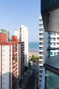 Apartamento Canto do Forte de 133m2, apenas 100mts da praia, com churrasqueira