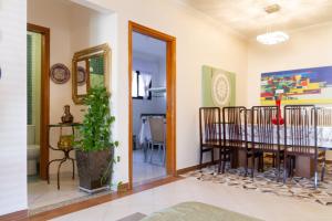 Apartamento Canto do Forte de 133m2, apenas 100mts da praia, com churrasqueira