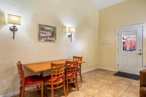 Oak Boardwalk Studio