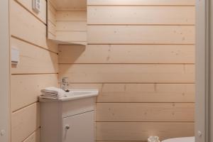 Villa Kuura A8 by Aavalevi