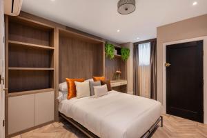 Charles of Mayfair Basement Studio