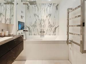 Two bed apartment with amenities