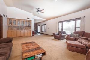 3BR • Fire Pits • 40 Acres • Near Sauk Centre