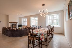 Charming villa in the heart of a historic estate