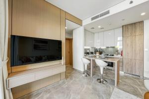Peninsula - Luxury apartment with Canal View