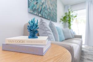 Naples Luxe Coral Oasis