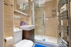 Shenley House- Premium Stay, Private Parking for multiple cars, Sleeps 6, 2 Bedroom, 2 Ensuites, Central MK