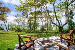 Condomínio de frente para o mar em Morro das Pedras - FTSs