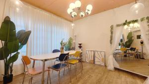 서교초후문 Seogyo Elementary School Hongdae Hongik University Entrance Station 1 to 3 minutes away