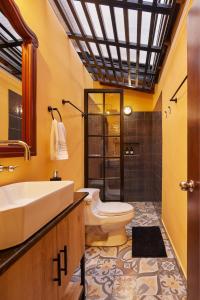 El Poblado Medellin Luxury 5BR Jacuzzi AC