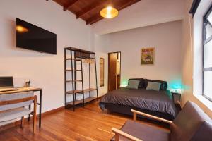 El Poblado Medellin Luxury 5BR Jacuzzi AC