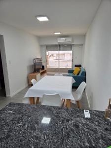 NUEV0, Bellisimo, Calidad, Confort, a metros del RIO, con cochera en el edificio