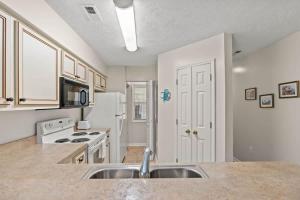 46934C- 2 Bedrooms 2Ba Golf Pool Sleeps 6 Pool