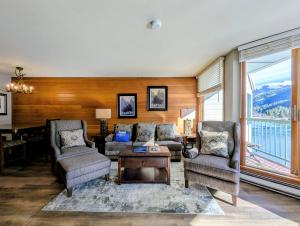 Lakeside 1491 by SummitCove Lodging